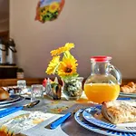 Il Girasole Oda ve Kahvaltı Donnaz